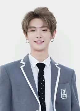 黄明昊《偶像练习生》全程回顾海报剧照